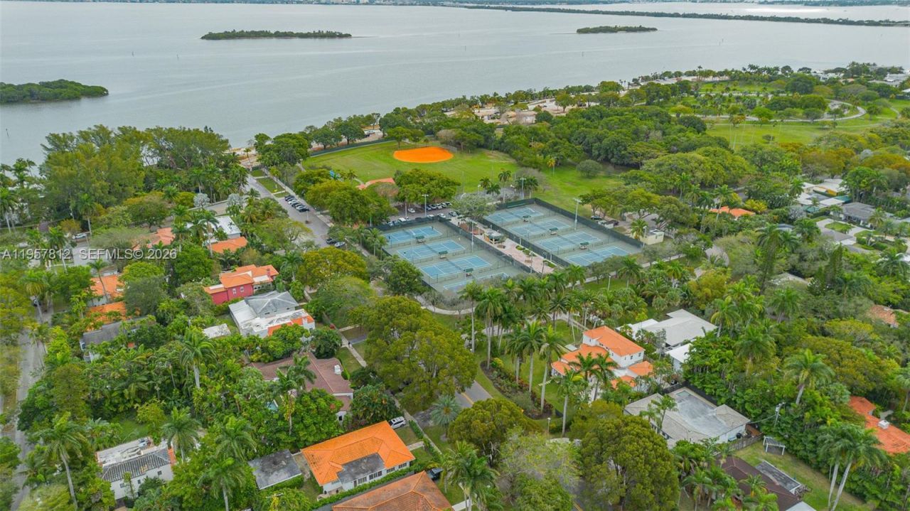 670 NE 56th St , Miami, FL 33137 Photo