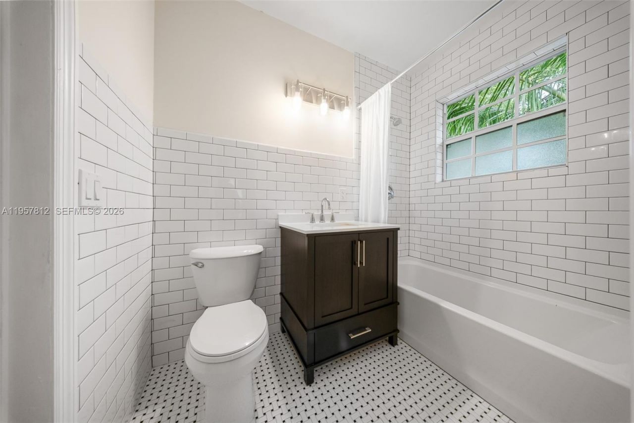 670 NE 56th St , Miami, FL 33137 Photo