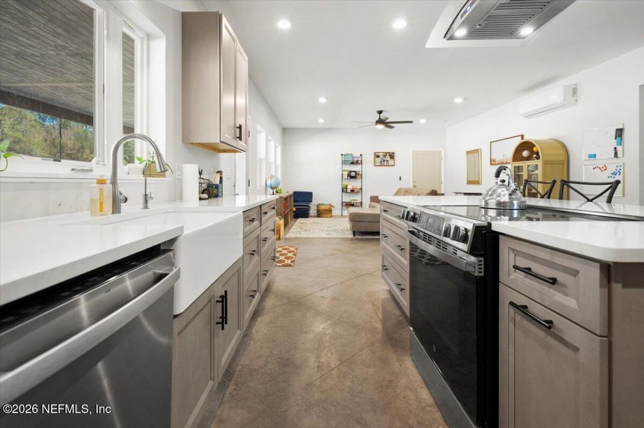 645 Harrison Street, Jacksonville, FL 32220 Photo