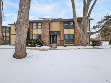 24900 Glenbrooke Drive, Southfield, MI 48033