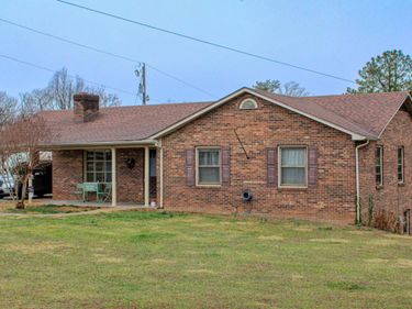 5225 Blue Ridge Dr, Gretna, VA 24557