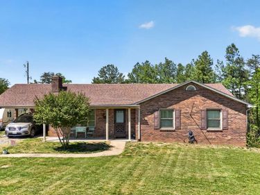 5225 Blue Ridge Dr, Gretna, VA 24557