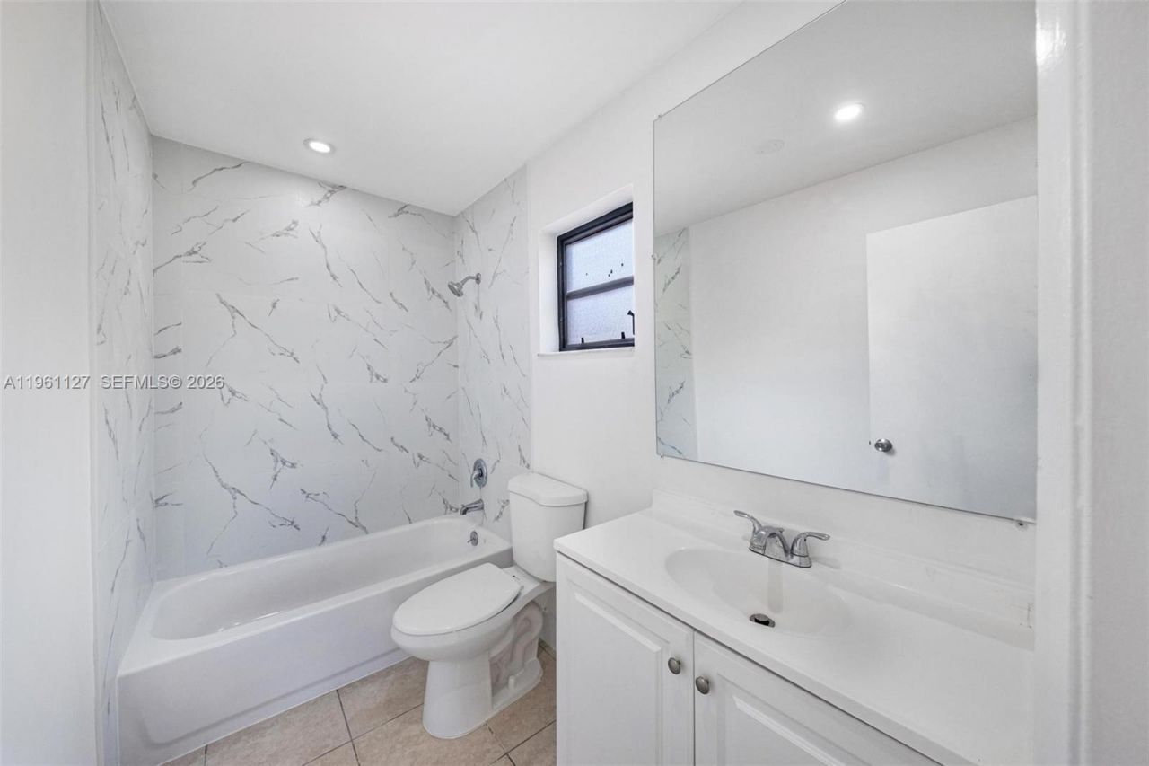 1283 W 42nd St, Unit 2, Hialeah, FL 33012 Photo
