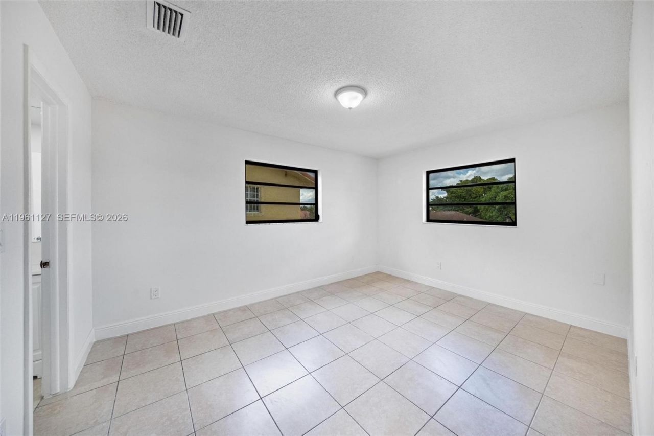 1283 W 42nd St, Unit 2, Hialeah, FL 33012 Photo