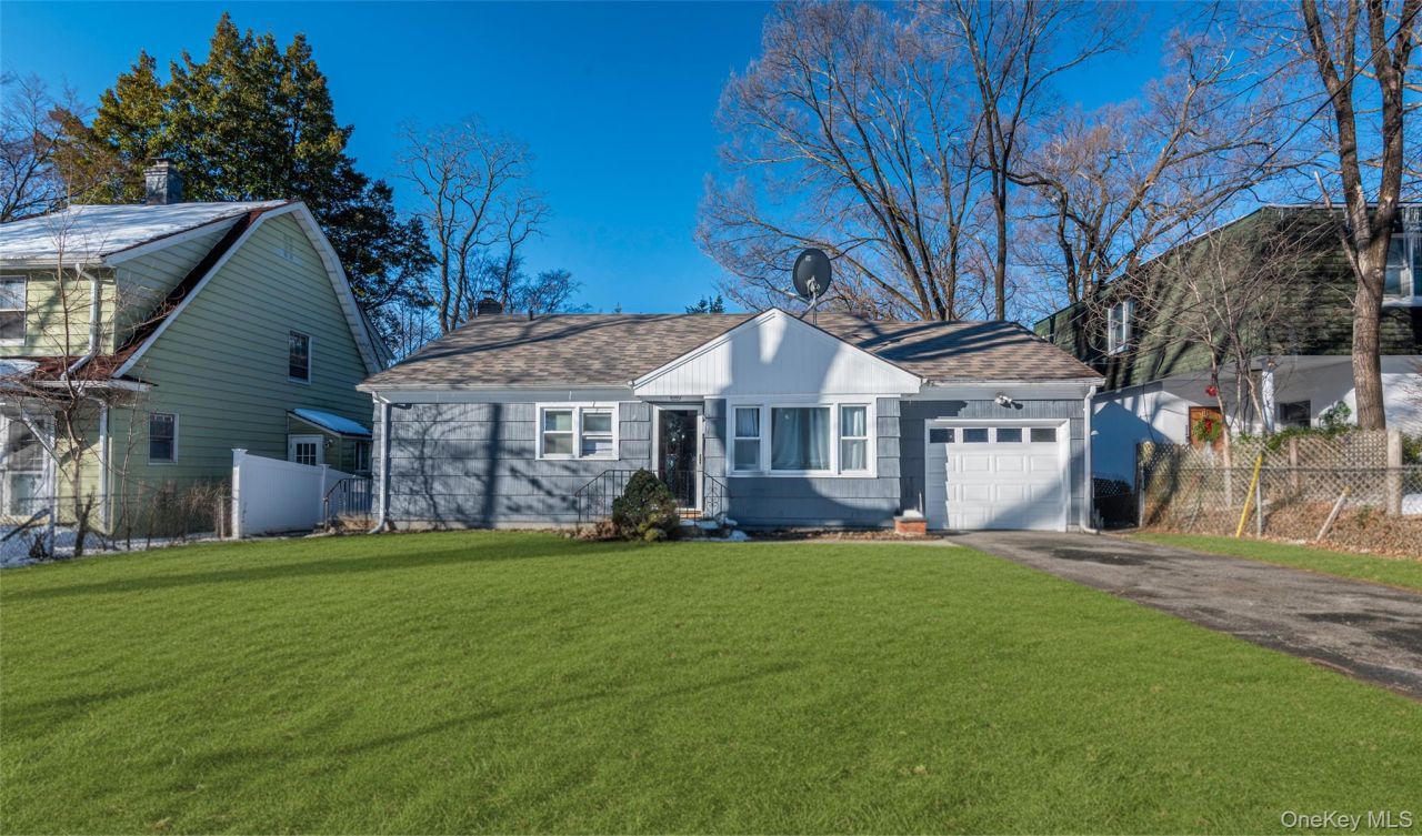 24 Jackson Street, Glen Cove, NY 11542 Main Photo