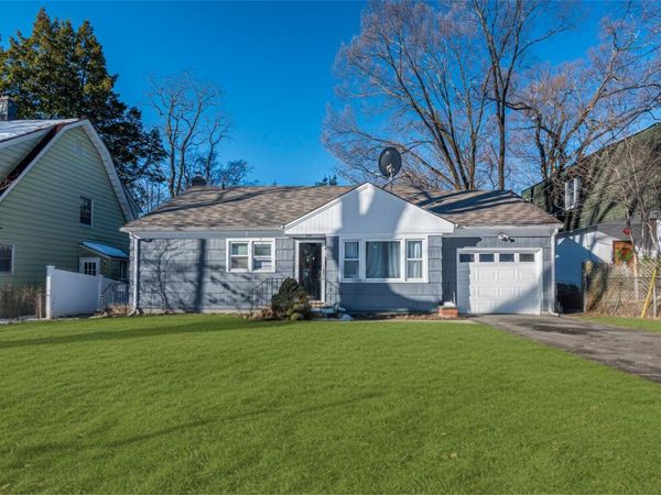 24 Jackson Street, Glen Cove, NY 11542