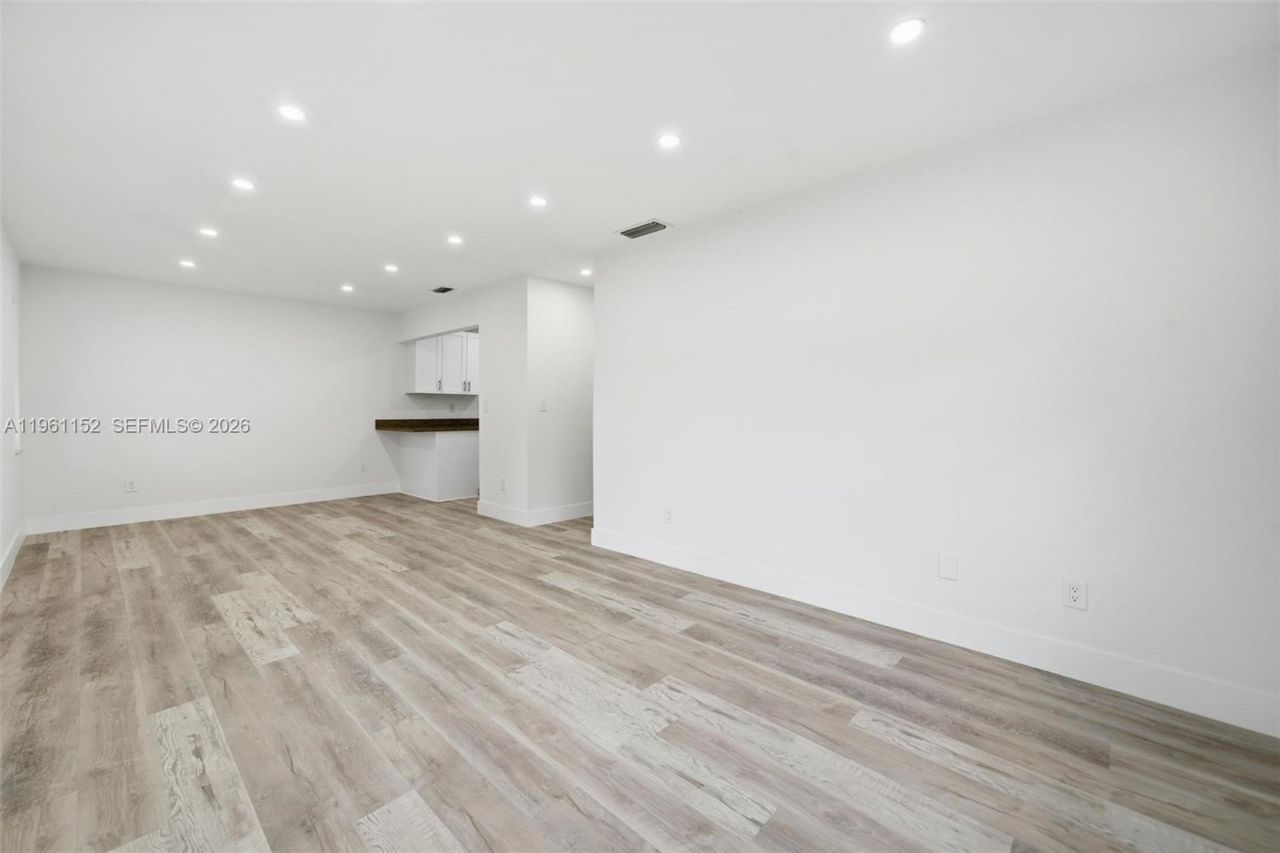 1281 W 42nd St, Unit 1, Hialeah, FL 33012 Photo