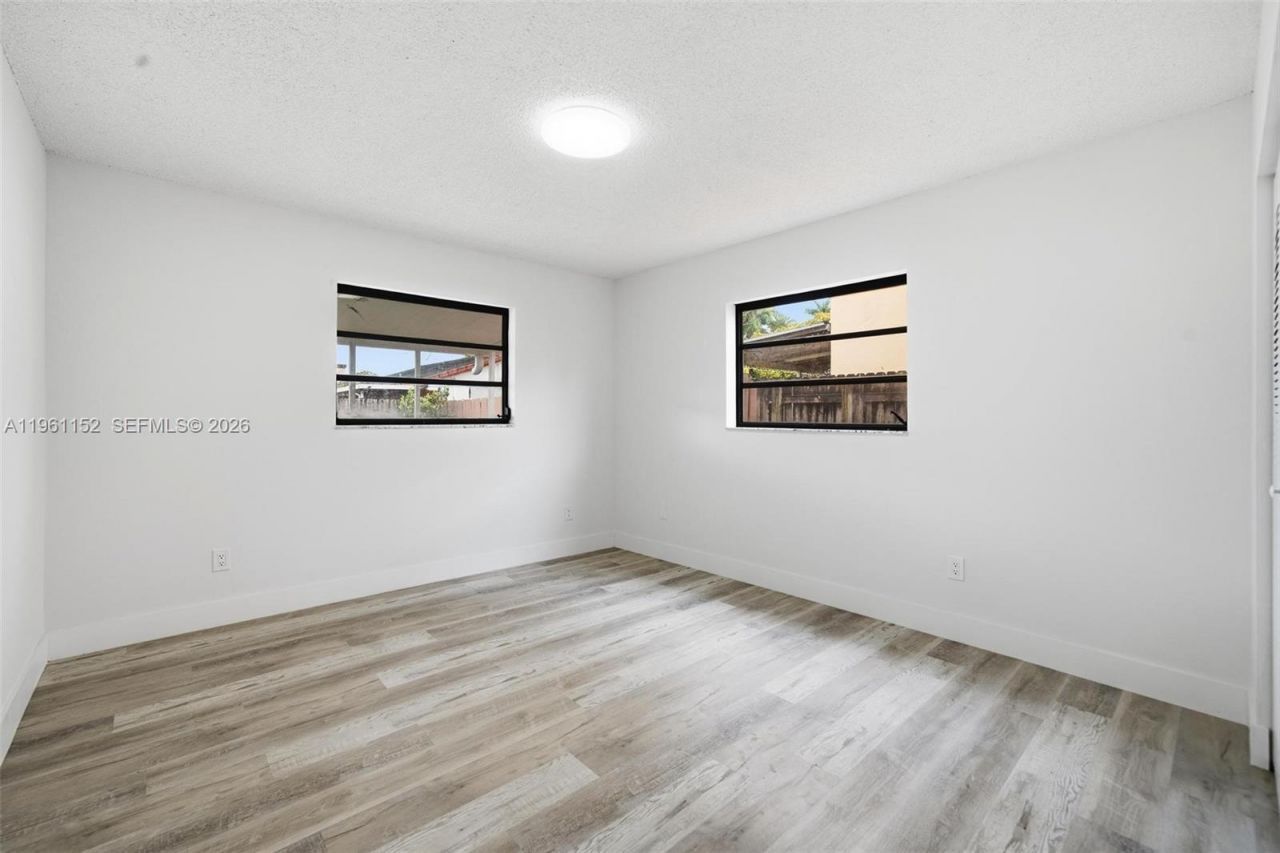 1281 W 42nd St, Unit 1, Hialeah, FL 33012 Photo