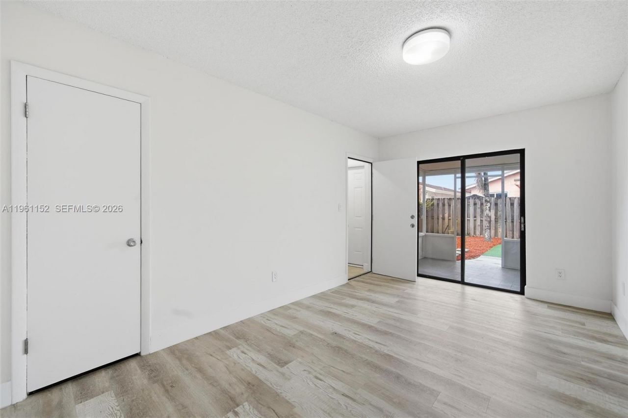 1281 W 42nd St, Unit 1, Hialeah, FL 33012 Photo