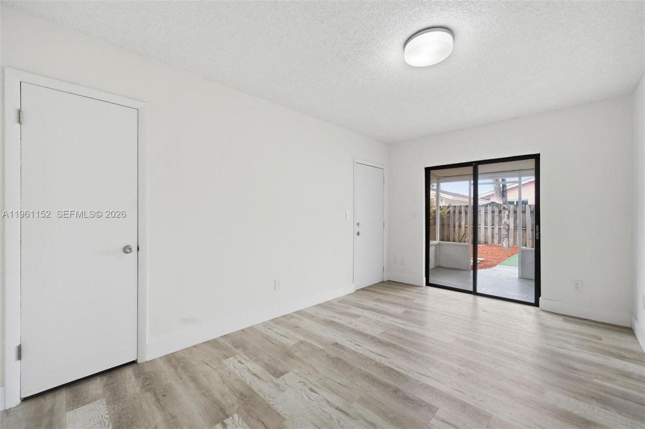 1281 W 42nd St, Unit 1, Hialeah, FL 33012 Photo