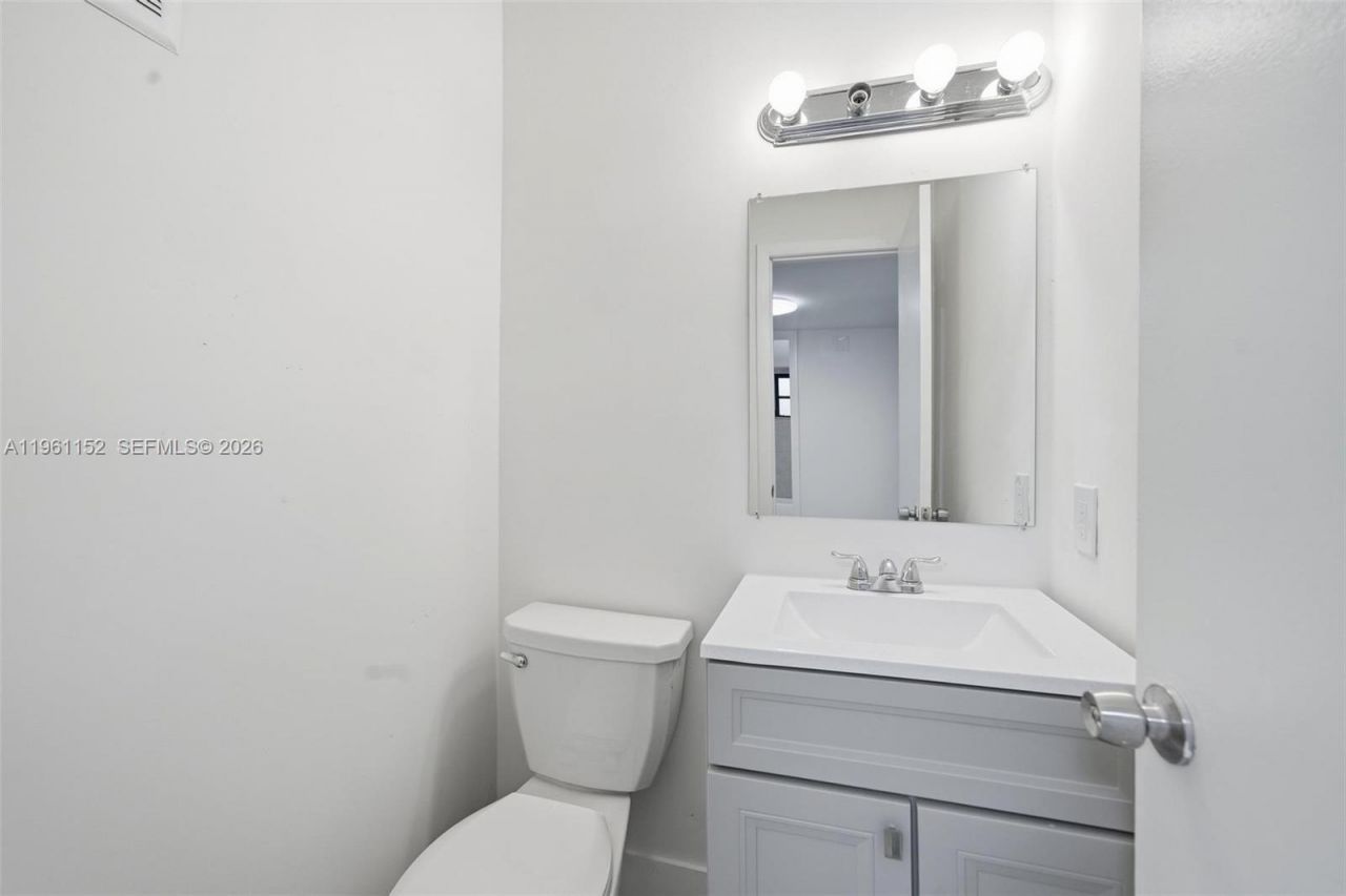 1281 W 42nd St, Unit 1, Hialeah, FL 33012 Photo