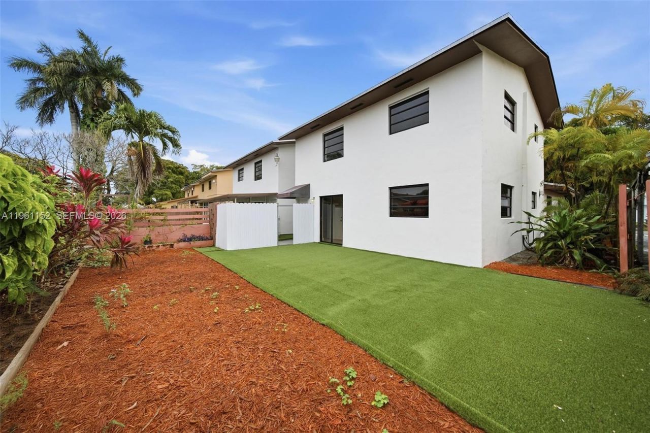 1281 W 42nd St, Unit 1, Hialeah, FL 33012 Photo