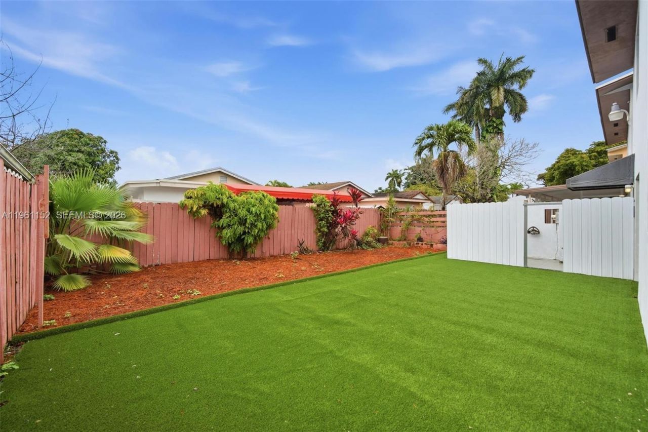 1281 W 42nd St, Unit 1, Hialeah, FL 33012 Photo