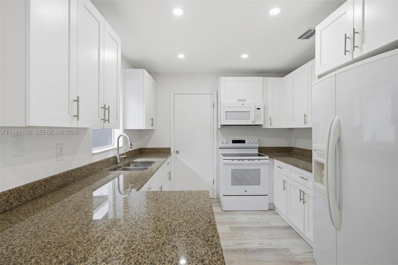 1281 W 42nd St, Unit 1, Hialeah, FL 33012 Photo