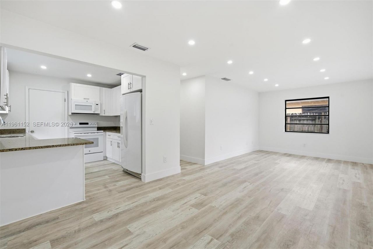 1281 W 42nd St, Unit 1, Hialeah, FL 33012 Photo