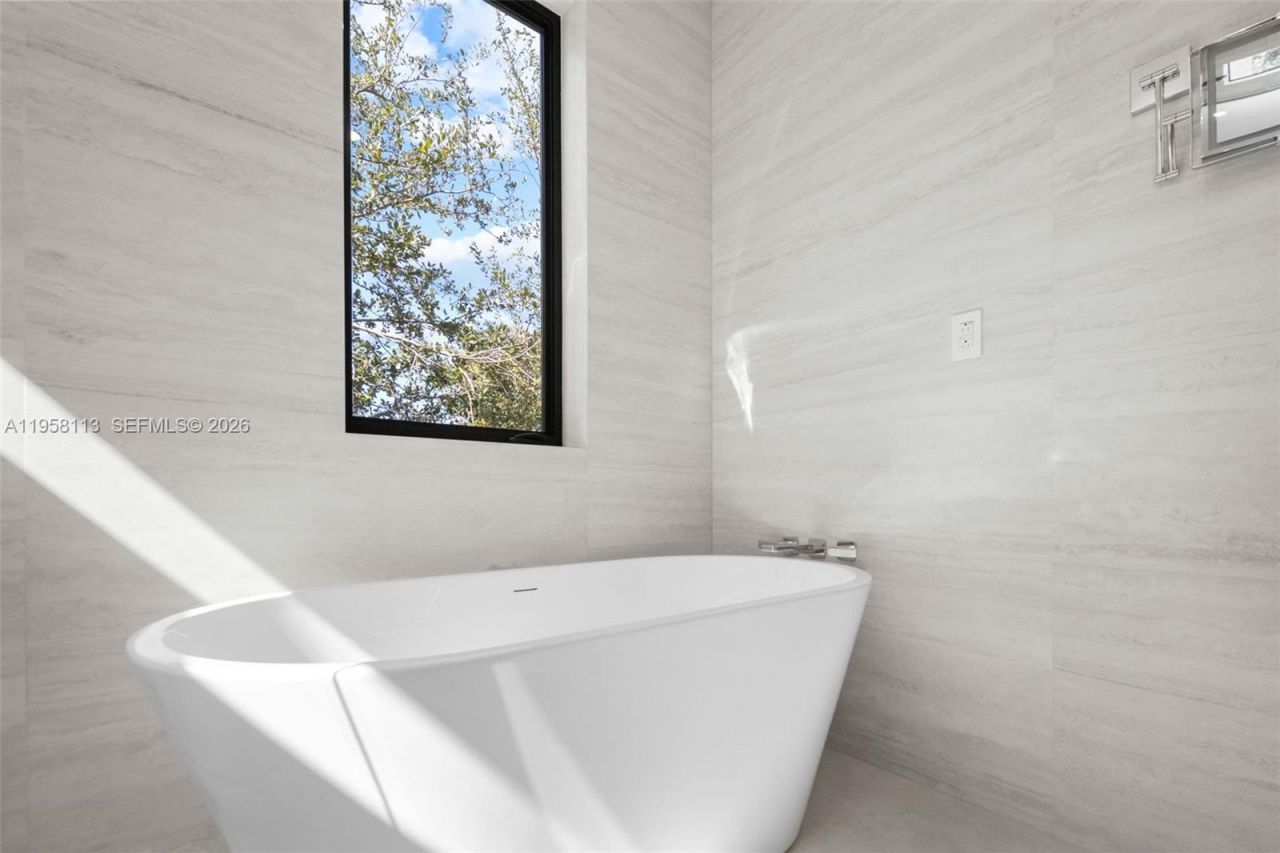 441 NW 44th St , Miami, FL 33127 Photo