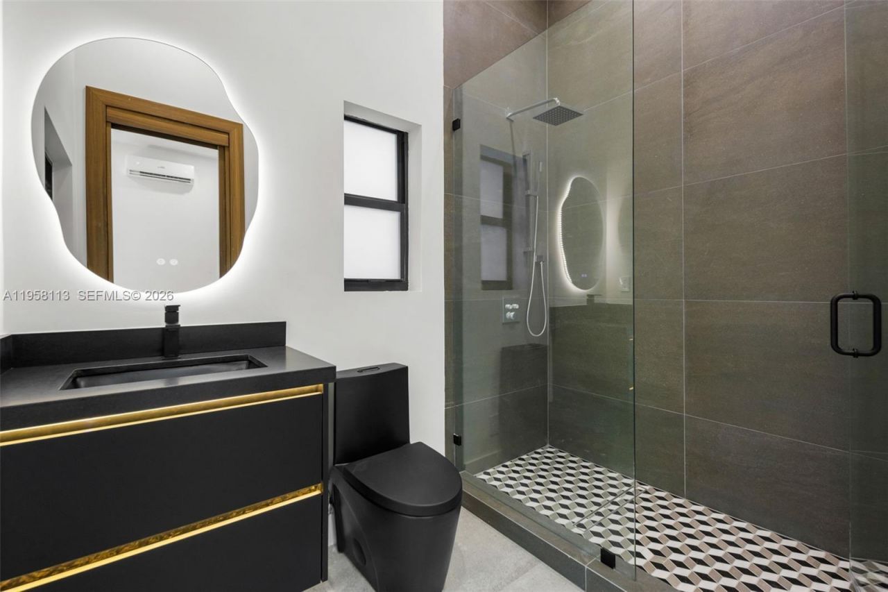 441 NW 44th St , Miami, FL 33127 Photo