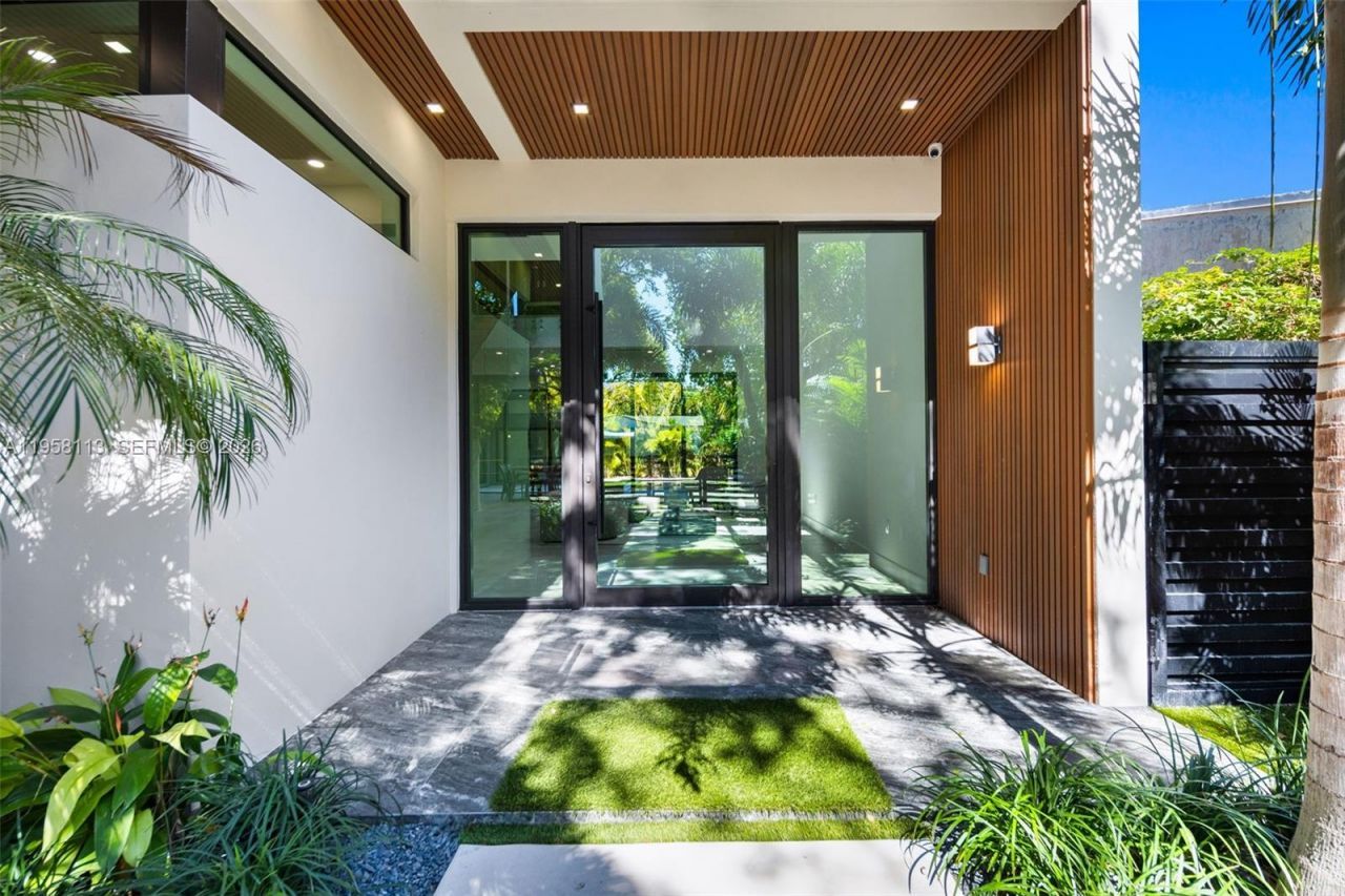 441 NW 44th St , Miami, FL 33127 Photo