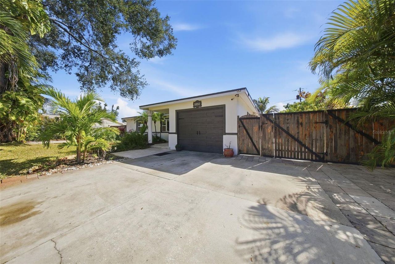 5950 49 Avenue N, Kenneth City, FL 33709 Photo