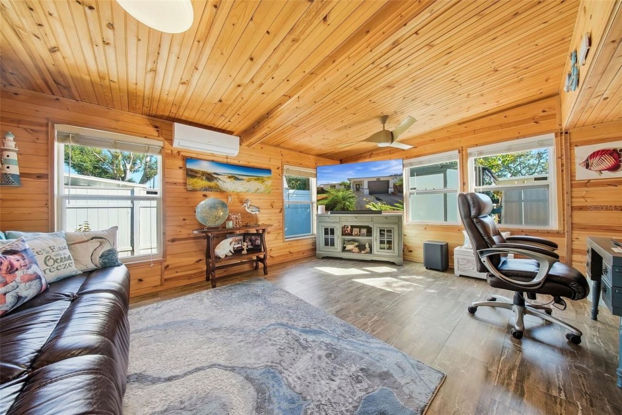 5950 49 Avenue N, Kenneth City, FL 33709 Photo