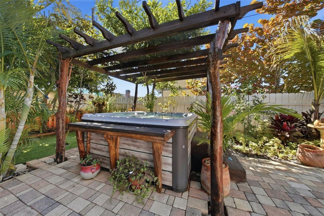 5950 49 Avenue N, Kenneth City, FL 33709 Photo