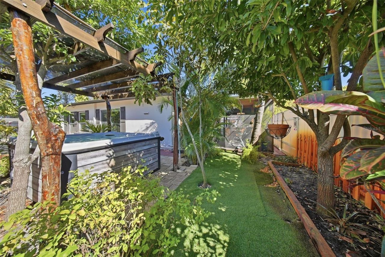 5950 49 Avenue N, Kenneth City, FL 33709 Photo