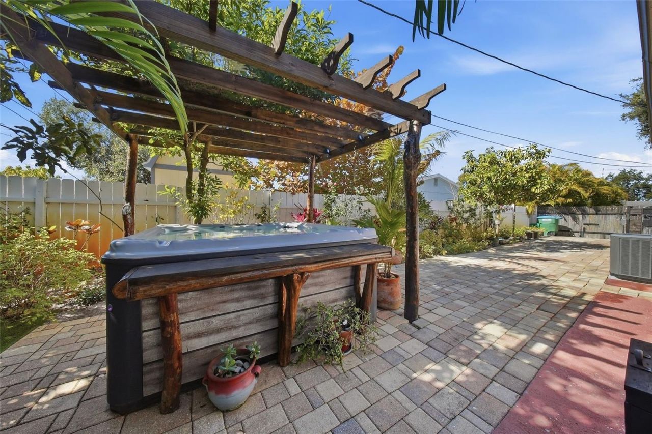 5950 49 Avenue N, Kenneth City, FL 33709 Photo