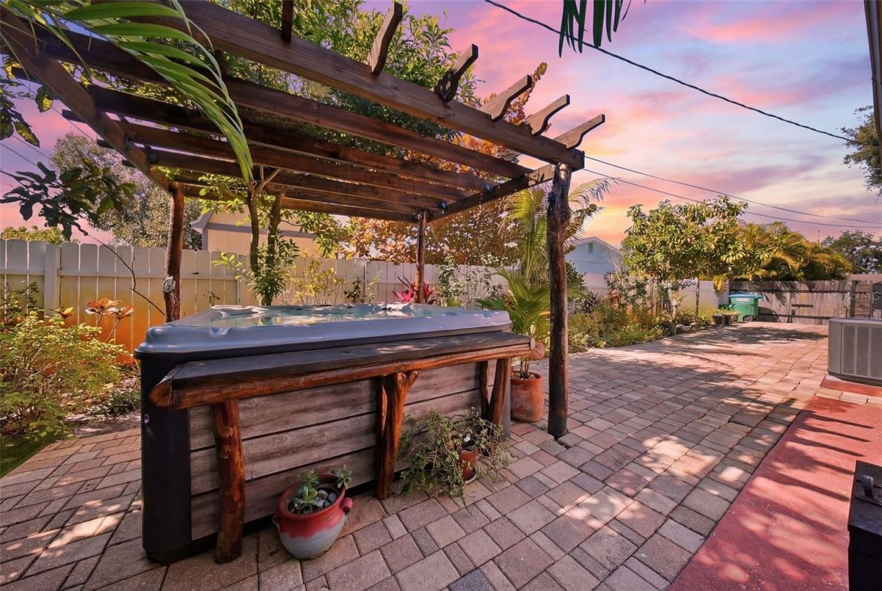 5950 49 Avenue N, Kenneth City, FL 33709 Photo