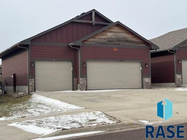 1108 N Brennan Ct, Sioux Falls, SD 57110