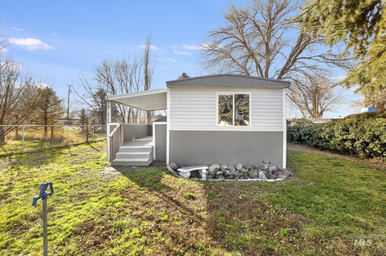 150 E Orchard, Hagerman, ID 83332 Main Photo