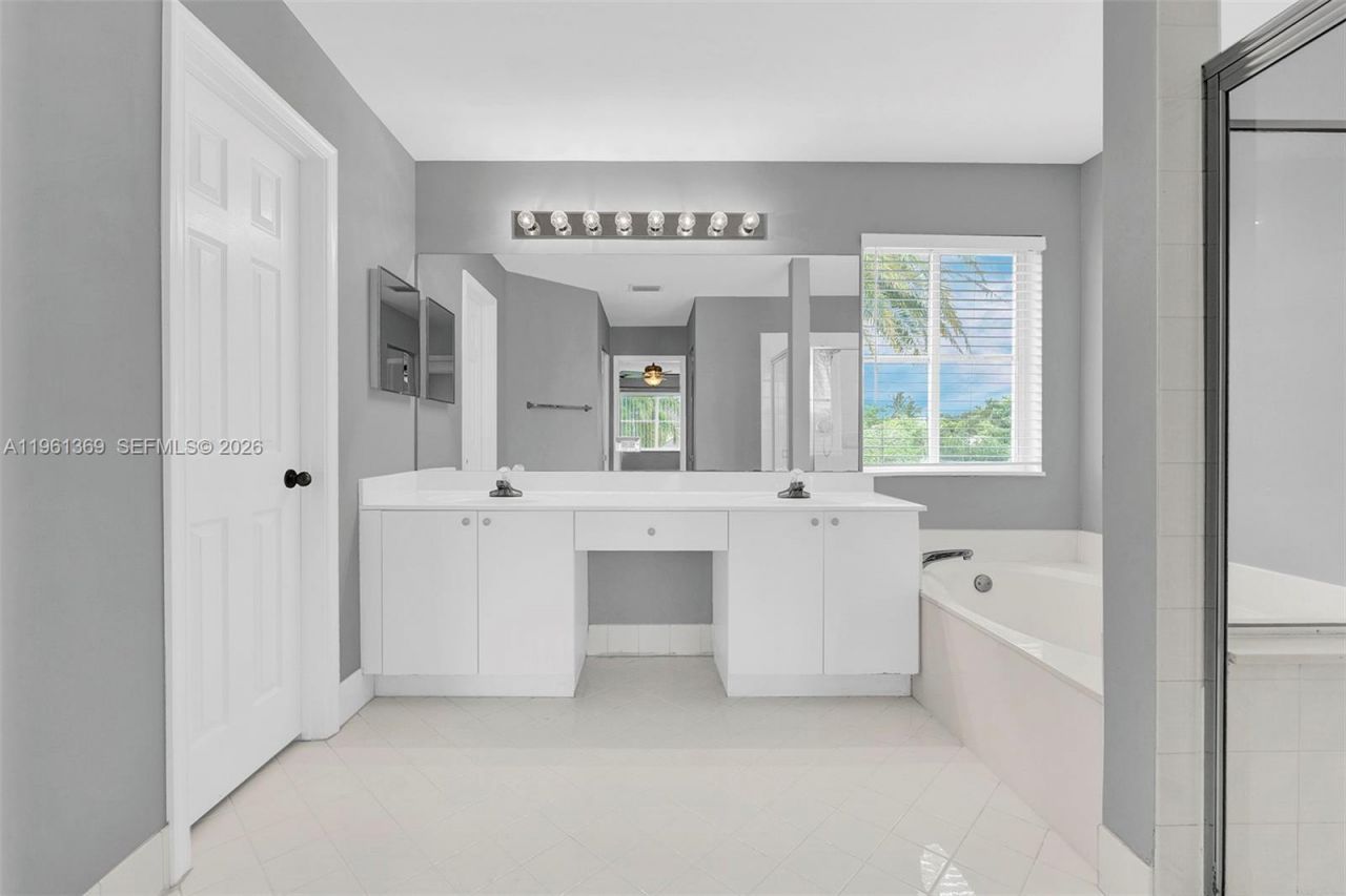 1518 Maple Dr , Unit 1518, Weston, FL 33327 Photo