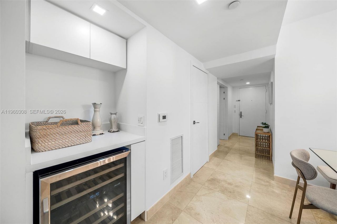 4779 Collins Ave, Unit 3804, Miami Beach, FL 33140 Photo