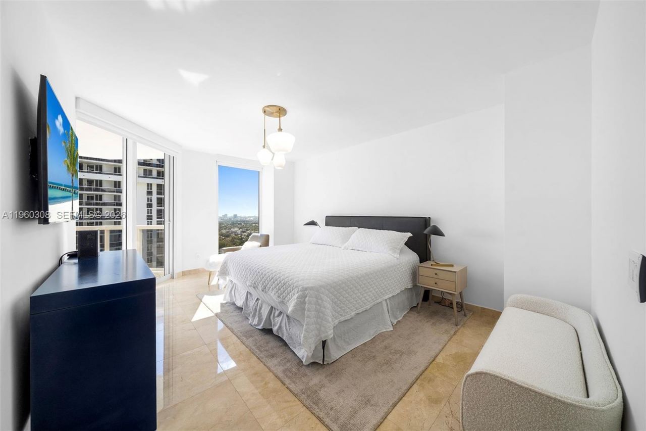 4779 Collins Ave, Unit 3804, Miami Beach, FL 33140 Photo