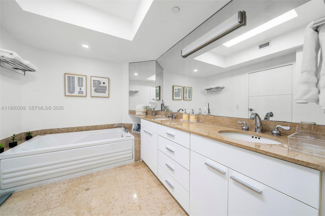 4779 Collins Ave, Unit 3804, Miami Beach, FL 33140 Photo