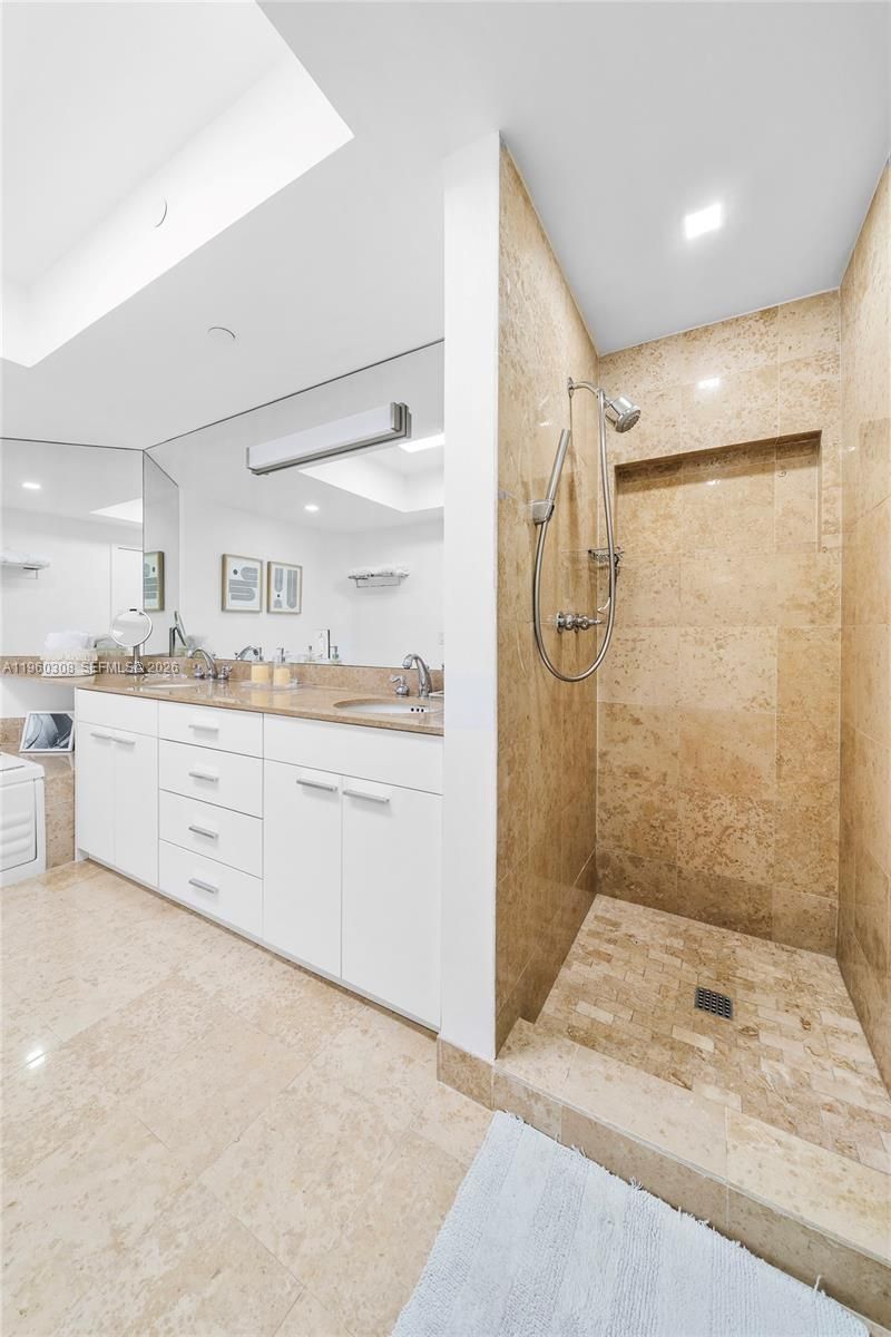 4779 Collins Ave, Unit 3804, Miami Beach, FL 33140 Photo