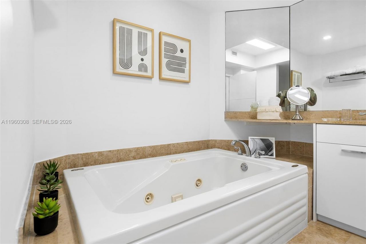 4779 Collins Ave, Unit 3804, Miami Beach, FL 33140 Photo