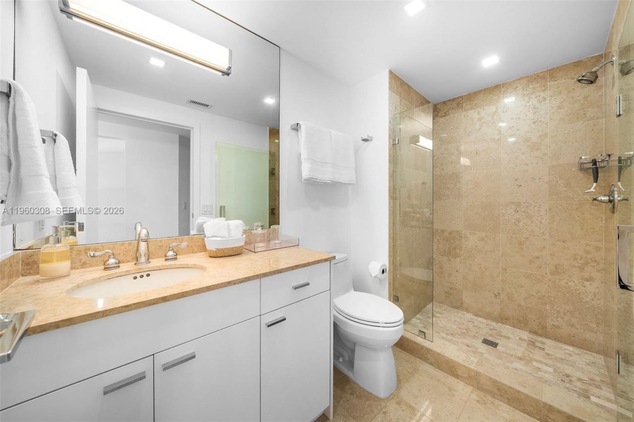 4779 Collins Ave, Unit 3804, Miami Beach, FL 33140 Photo