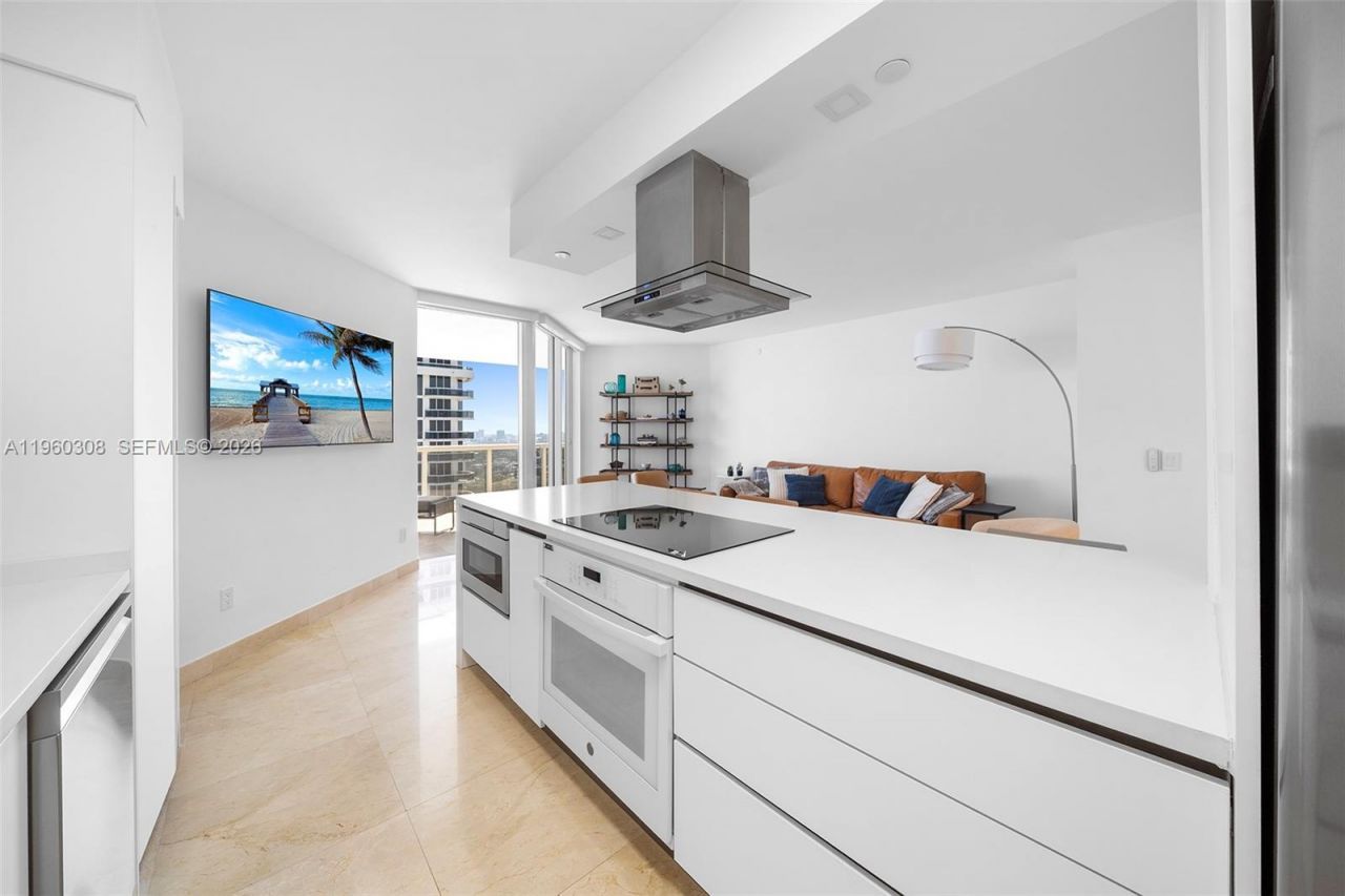 4779 Collins Ave, Unit 3804, Miami Beach, FL 33140 Photo