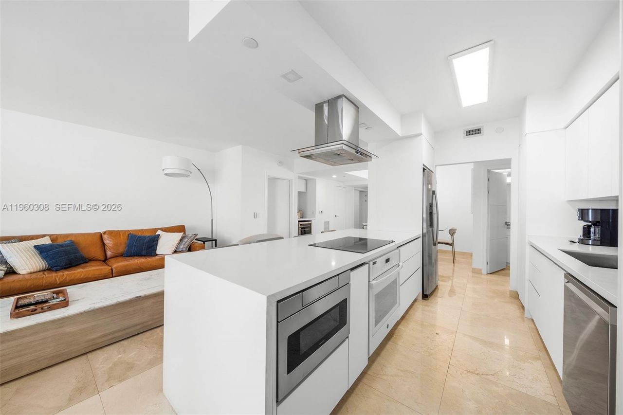 4779 Collins Ave, Unit 3804, Miami Beach, FL 33140 Photo