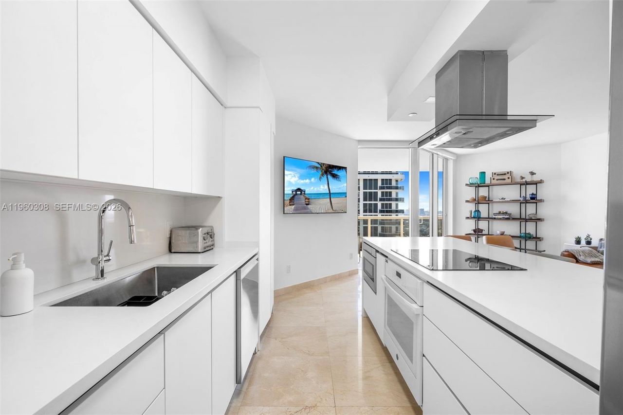 4779 Collins Ave, Unit 3804, Miami Beach, FL 33140 Photo