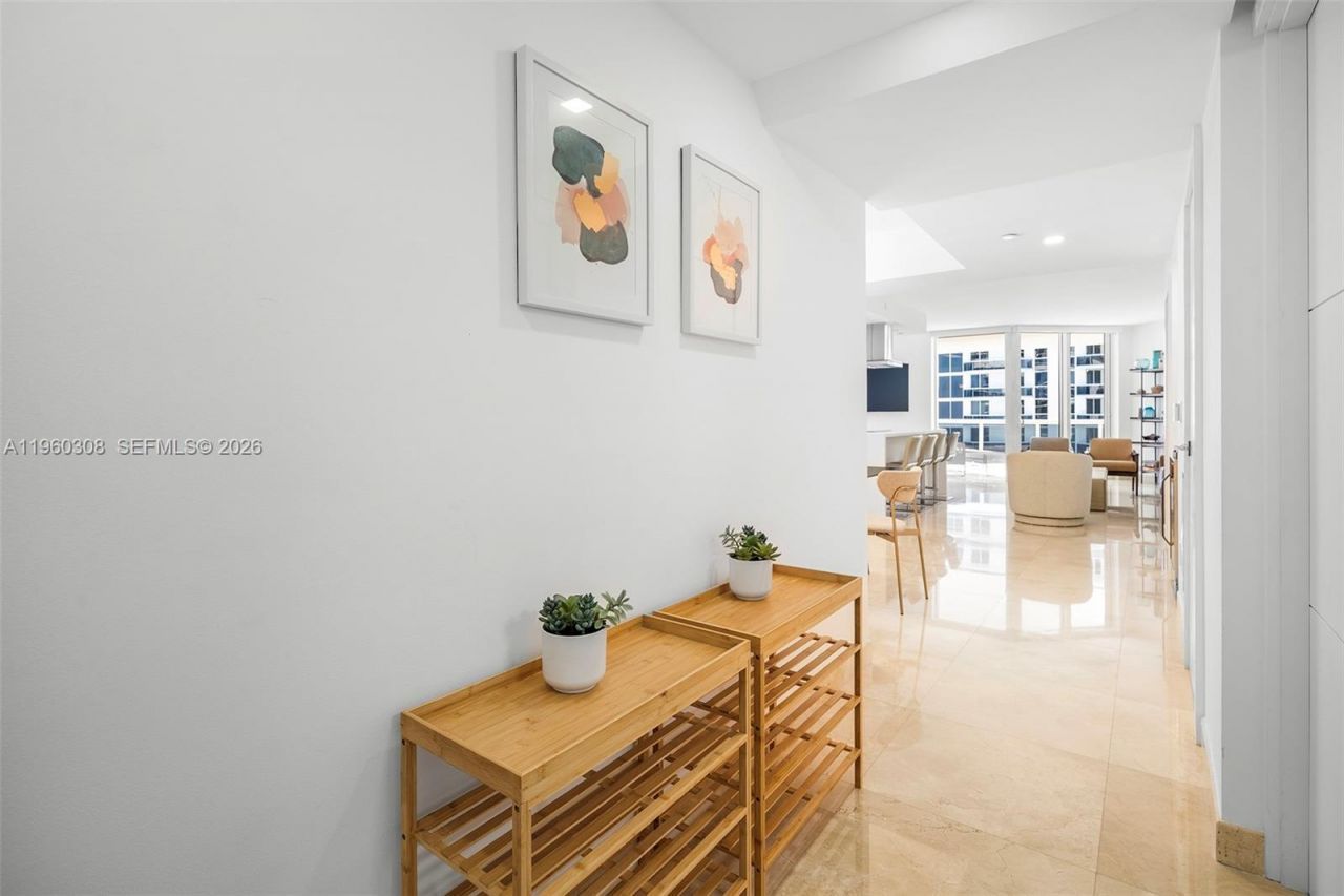 4779 Collins Ave, Unit 3804, Miami Beach, FL 33140 Photo