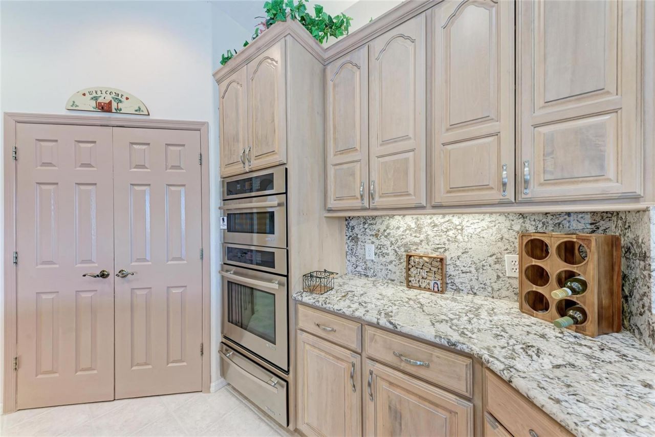 8383 Cypress Hollow Drive, Sarasota, FL 34238 Photo
