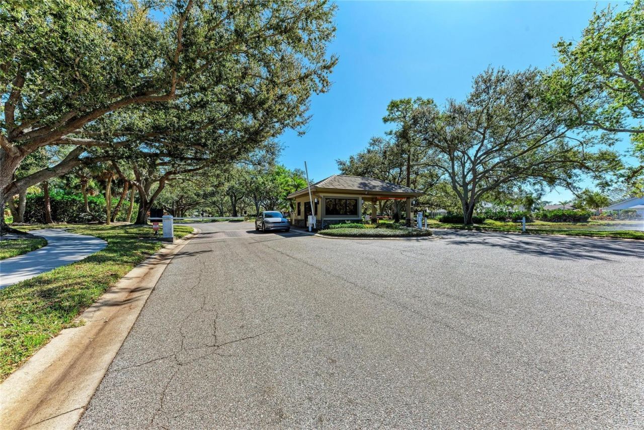 8383 Cypress Hollow Drive, Sarasota, FL 34238 Photo
