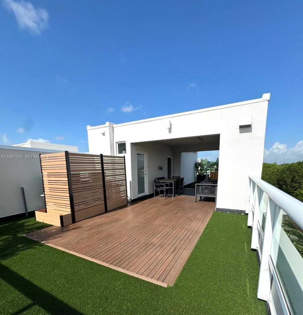 6671 NW 105th Ave, Doral, FL 33178 Main Photo