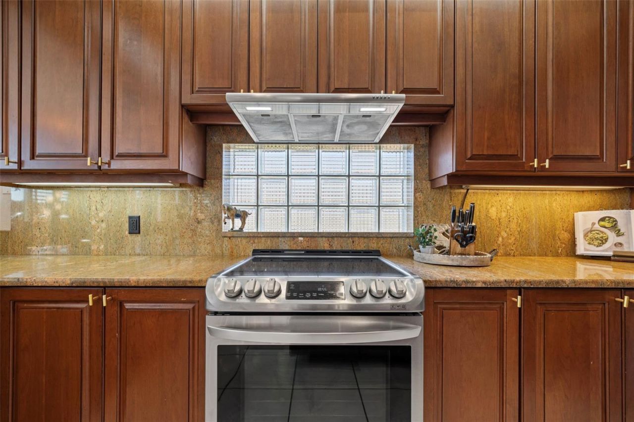 18991 Crooked Lane, Lutz, FL 33548 Photo