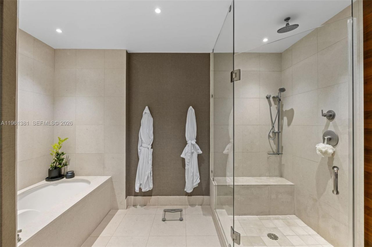 6799 Collins Ave, Unit 506, Miami Beach, FL 33141 Photo