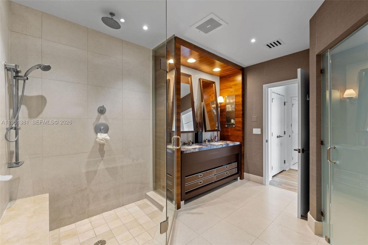 6799 Collins Ave, Unit 506, Miami Beach, FL 33141 Photo