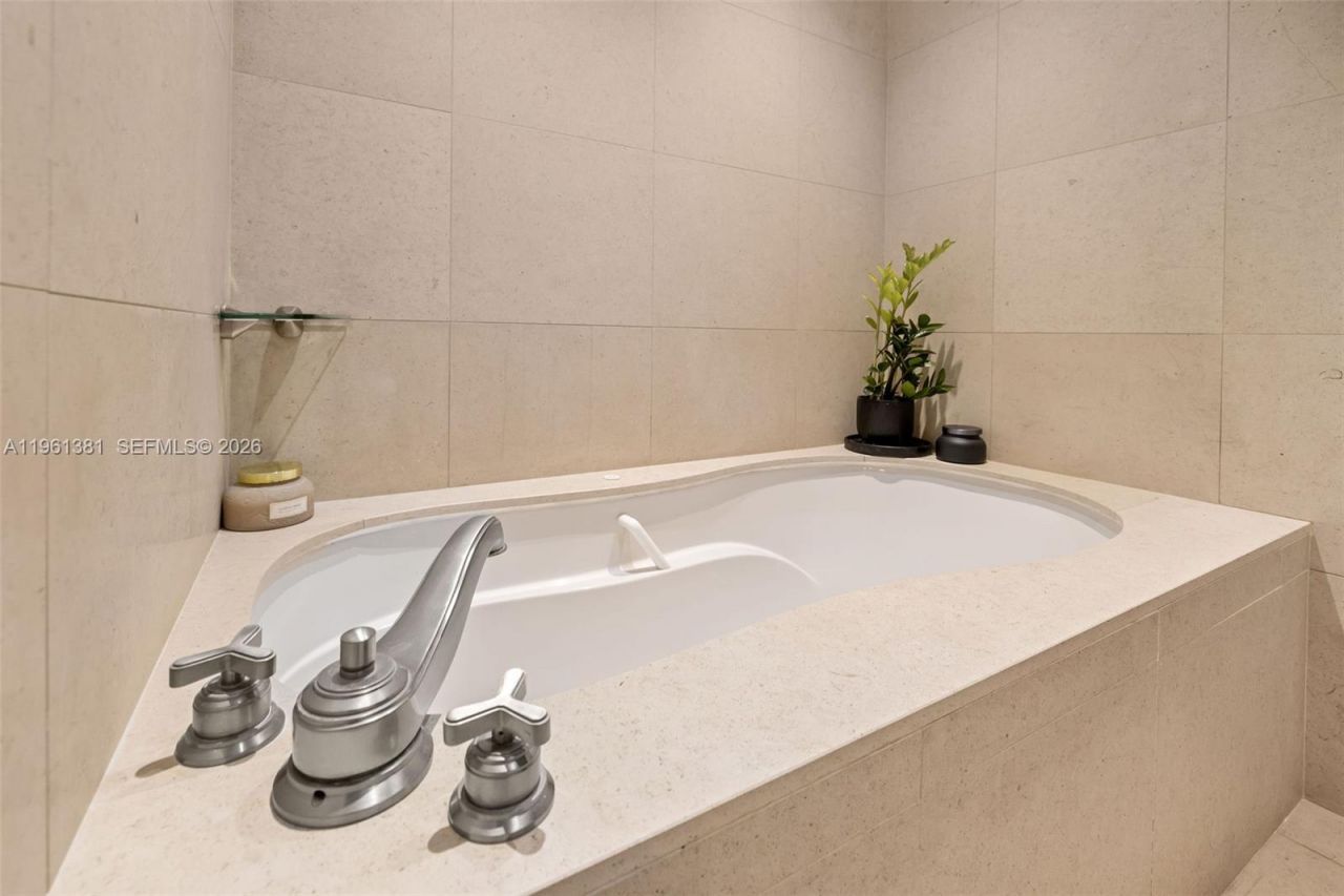 6799 Collins Ave, Unit 506, Miami Beach, FL 33141 Photo