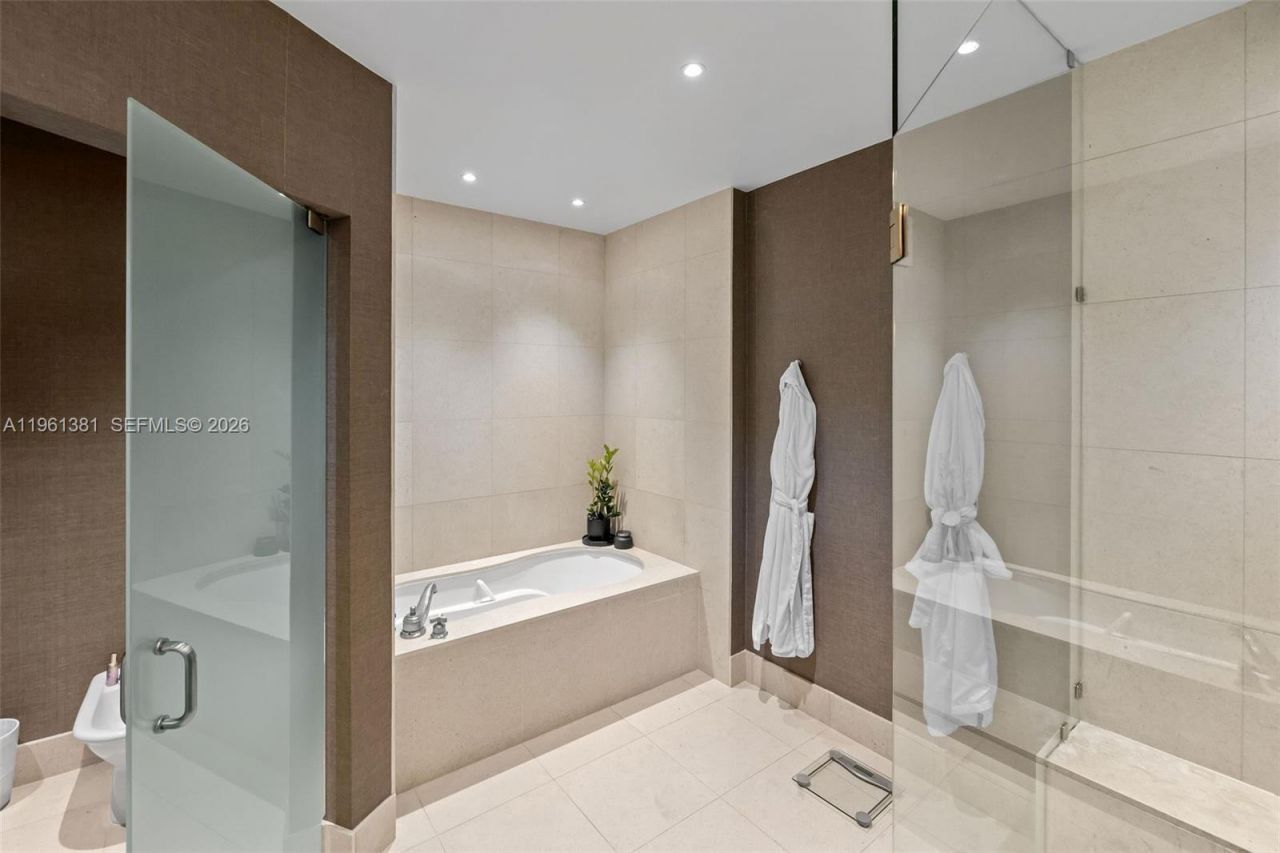 6799 Collins Ave, Unit 506, Miami Beach, FL 33141 Photo