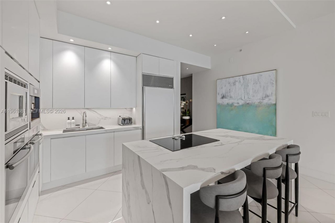 6799 Collins Ave, Unit 506, Miami Beach, FL 33141 Photo